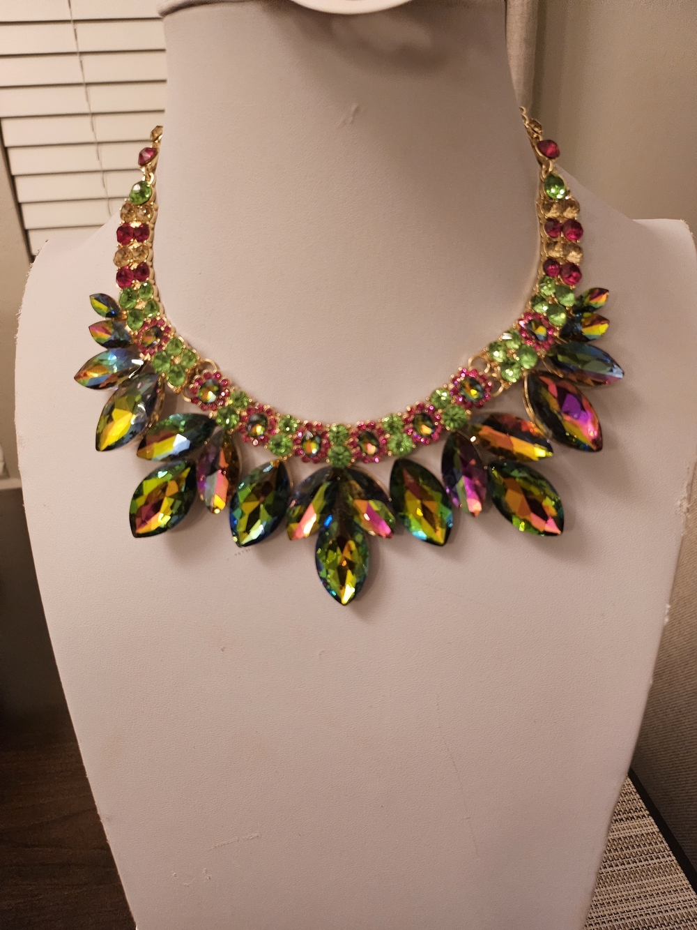 Fashion Jewelry Multicolor Marquise Crystal Necklace Set with Pink Accents
